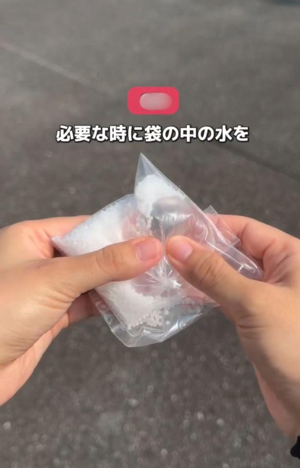 中の水袋を割る▶簡易的な…（⇒次へ） tumufu_fu_kurashiさんのInstagramより