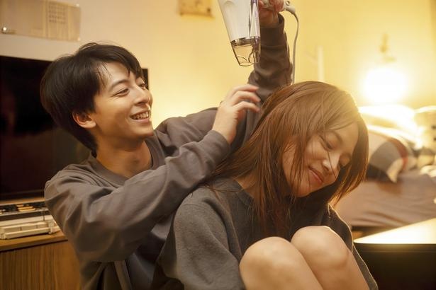 「ちょっとすごすぎて途方に暮れてしまうような作品」と宇野維正が称賛を寄せる