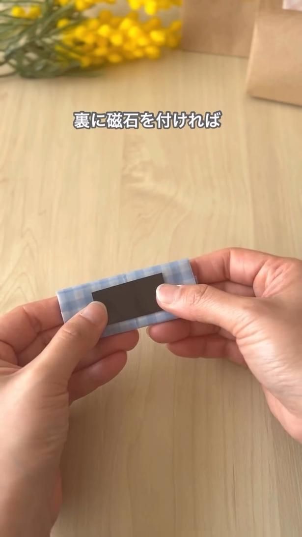 ペーパークリップの裏に磁石を貼る▶冷蔵庫に貼って…（⇒次へ） michi.kurashiさんのInstagramより