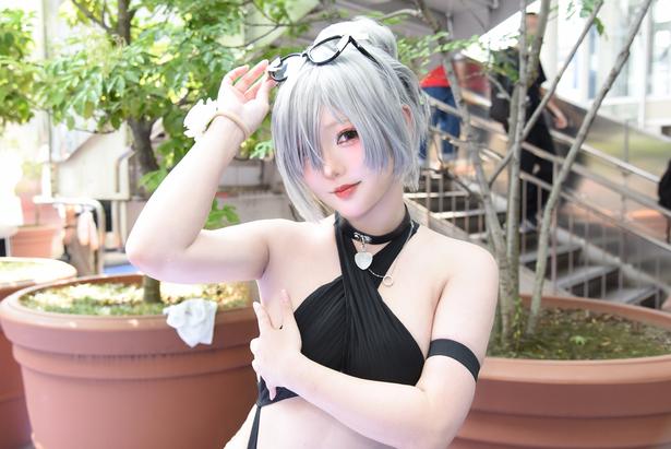コスプレ衣装 NIKKE ニケ　シンデレラ　水着セット 双子姉妹レイヤーの「NIKKE」“シンデレラ”水着コスプレ「妖艶さを意識