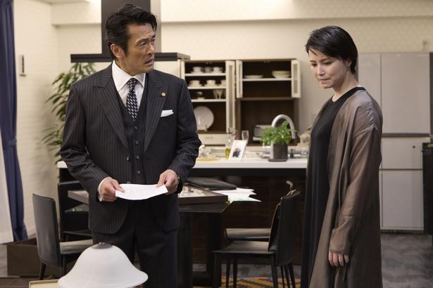 藤堂の恋人・林美奈(美村里江)は、愛のために覚悟をきめ、藤堂を叱咤激励する