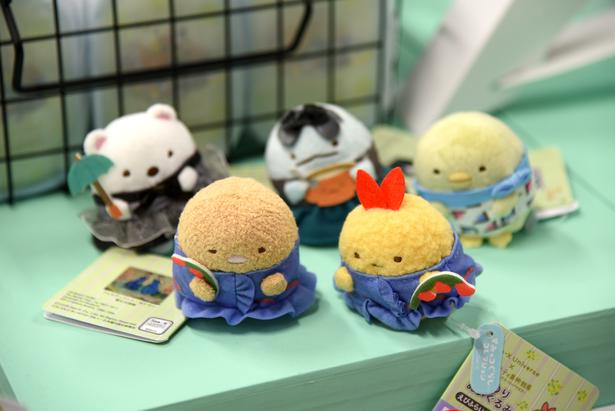 “名画の世界観を反映した特別な衣装”を身にまとった、すみっコぐらしのキャラクターたち 撮影:ソムタム田井