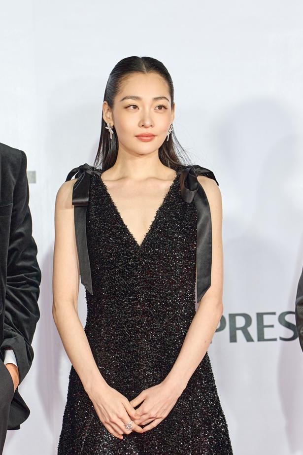 司会を務めたキム・ミンハの優雅な姿