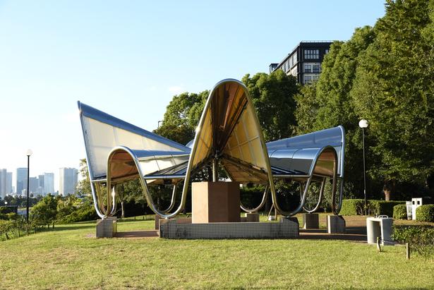 ハルーン・ミルザ 《Adam, Eve, Others and a UFO for Choral Octet》 2025 Courtesy of the artist and SCAI THE BATHHOUSE 撮影:ソムタム田井