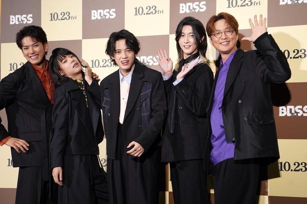 『BOSS／ボス』の吹替版完成披露プレミアに登壇した酒井一圭とモナキの4人