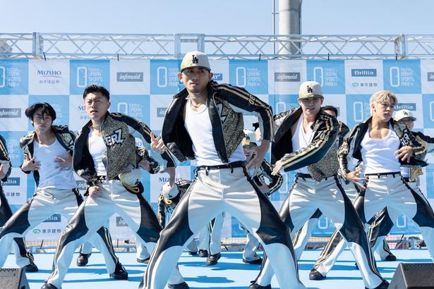 【写真】ダイナミックなパフォーマンスで観客を魅了した「FULLCAST RAISERZ」