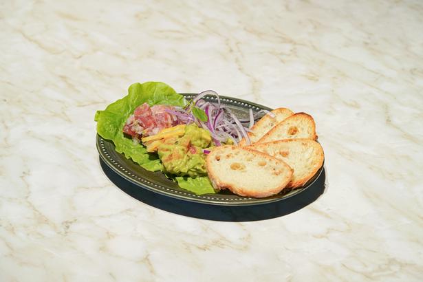 柚⼦まぐろとアボカドワカモレ(1200円)