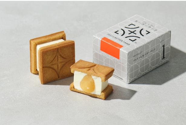 プレミアム生バターサンド1個432円。濃厚な生バタークリームの中にはバターキャラメルが。1個ずつ小さな箱に入っているので、手土産にもぴったり 【写真提供=株式会社BAKE】