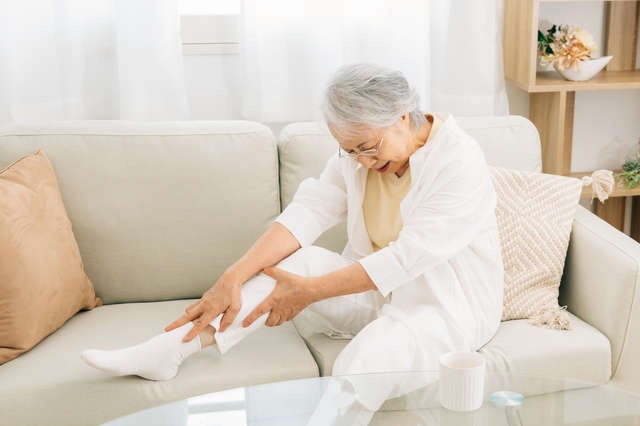 50歳以上の6割が下肢静脈瘤!? 患者さんが受診を決めた「きっかけ」を調査。あなたにもこの症状がある？（1）