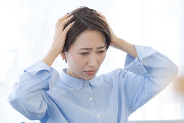 ストレスで「白髪」が増える!? 白髪の発生メカニズムを解説 ／大人髪のトリセツ（2）
