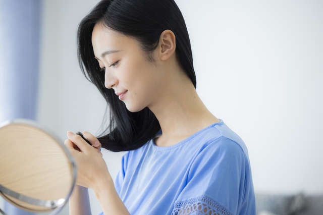 「髪の老化」は20代後半から!? あなたの「髪の老化度」をセルフチェック／大人髪のトリセツ（2）