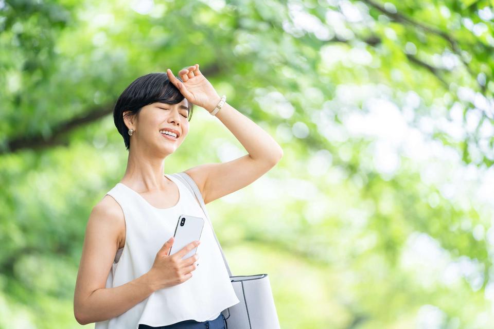 あ、暑すぎる...大量の発汗による「脱水症」、脱水を伴う「熱中症」に経口補水液。脱水症のチェック方法も学んで対策！＜PR＞（2）