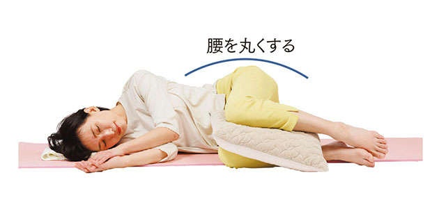 つらい腰痛は「寝たまま体操」で胸の背骨と股関節を柔軟に！【徳島大学医学部の西良浩一教授が指南】（14）