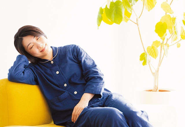 「頬づえ」をついていませんか？「ガチガチ背骨になる5つのNG習慣」【柔道整復師の酒井さんが指南】（2）