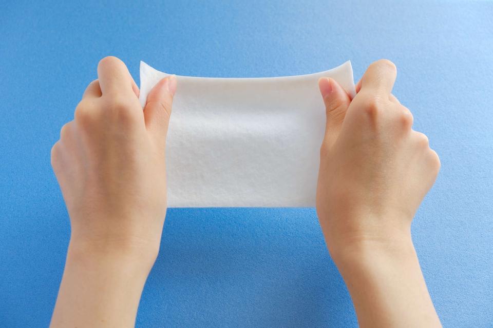 「冷やす」「温める」ために湿布を貼るのはNG？ 気軽に貼りがちな湿布の「正しい効果」と「使い方」（2）