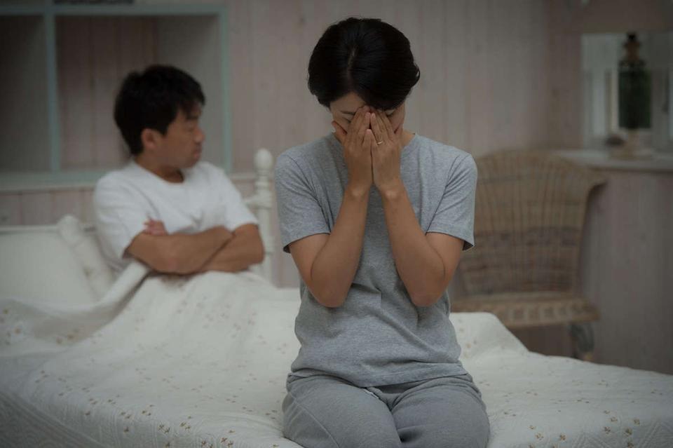 性欲減退でセックスレス、喧嘩で包丁が...女性50代前後、男性60代以降は、更年期障害の疑いも（1）