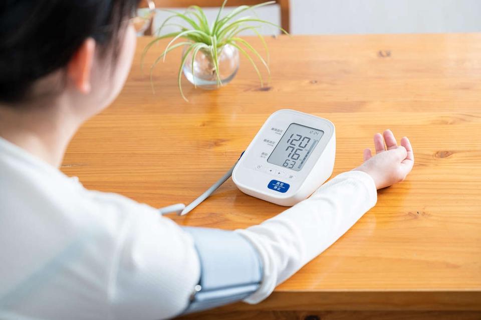 ウォーキング時の「NG姿勢」で腰痛・ひざ痛に!? 「姿勢・血圧・日光」が重要ポイントである理由（1）