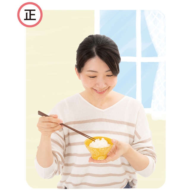 うつむいてスマホを見ている人、要注意！ 意外とやりがちな「体をゆがませるNG習慣5」（10）
