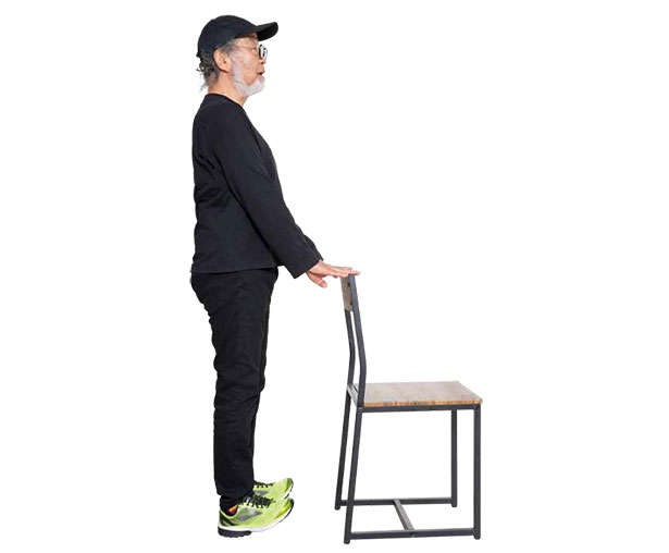 つまずかない体に！ふくらはぎとすねを一気に鍛える「鎌田式かかと落とし」（1）