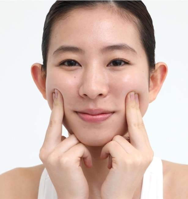 顔のむくみ、たるみを改善。顔の表情を作る中心の筋肉にアプローチ【40秒のセルフ整体】（2）
