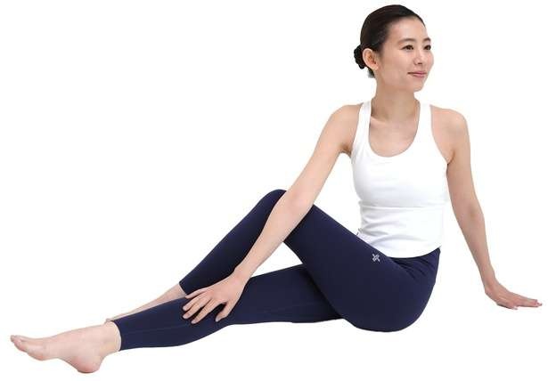 下半身の老廃物を流す。「おしりのばし」で股関節をやわらかく【40秒のセルフ整体】（2）