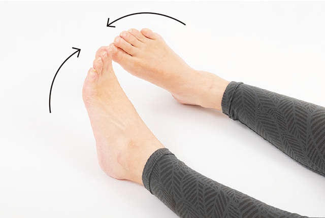 寝たまま簡単だから続けられる！　動ける体・歩ける足腰になるための【関節のゆるめ方】（3）