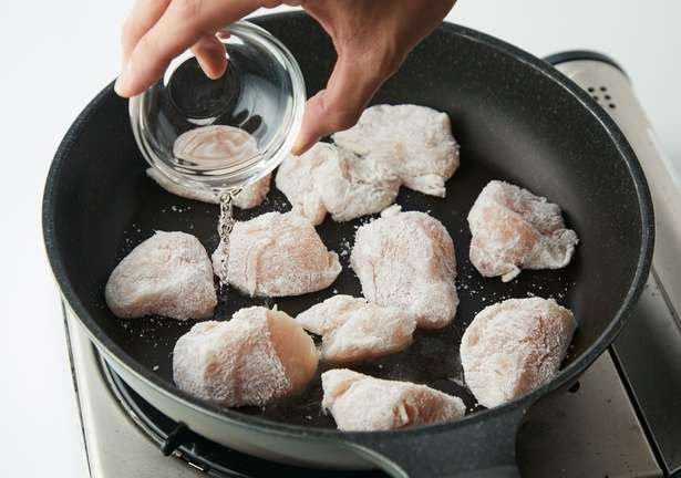 20キロ減のダイエットに成功した料理研究家が考案！鶏むね肉の「えびチリ風」アレンジレシピ（4）
