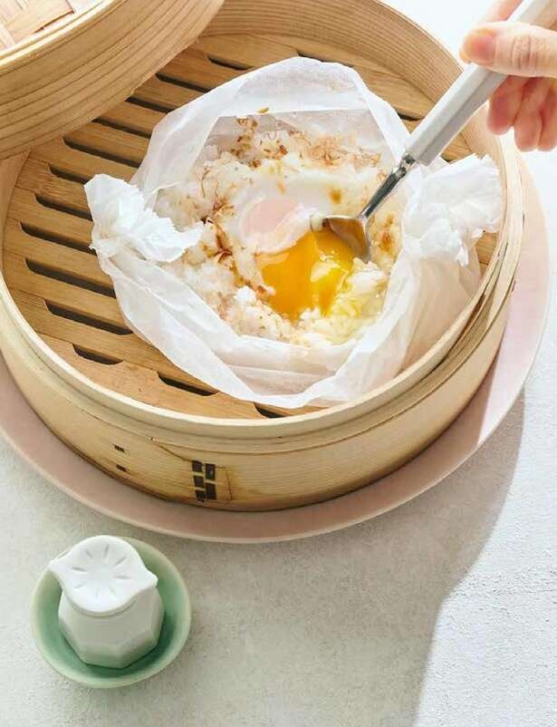 【ブームのせいろ蒸し】冷凍ごはんが炊き立てレベルに！「蒸らしたまごかけご飯」のレシピ（3）