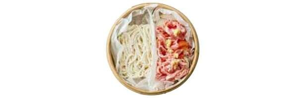 【ブームのせいろ蒸し】うどんと具を一気に仕上げる！「豚肉とトマトの蒸しうどん」のレシピ（4）