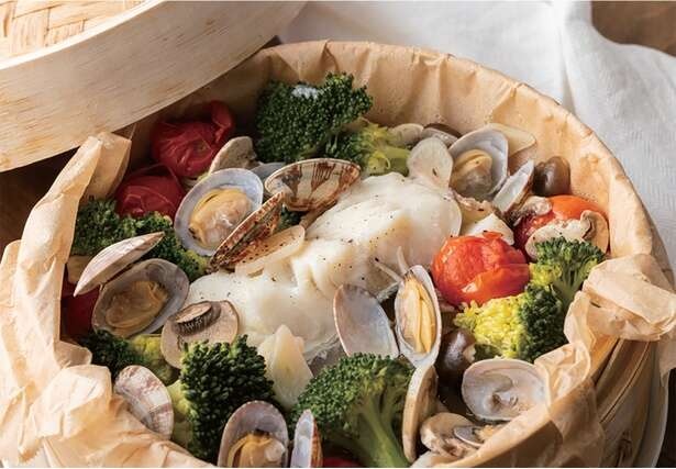 【腸活】高たんぱく、低脂質な白身魚を使った「たらとあさりのせいろ蒸し」のレシピ（1）