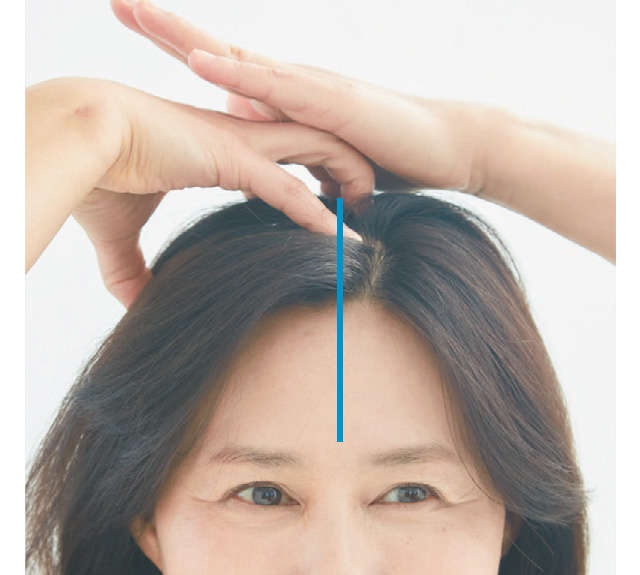 白髪・抜け毛を予防したい方におすすめ！「寝る前2分で最大効果」の頭皮マッサージ（14）