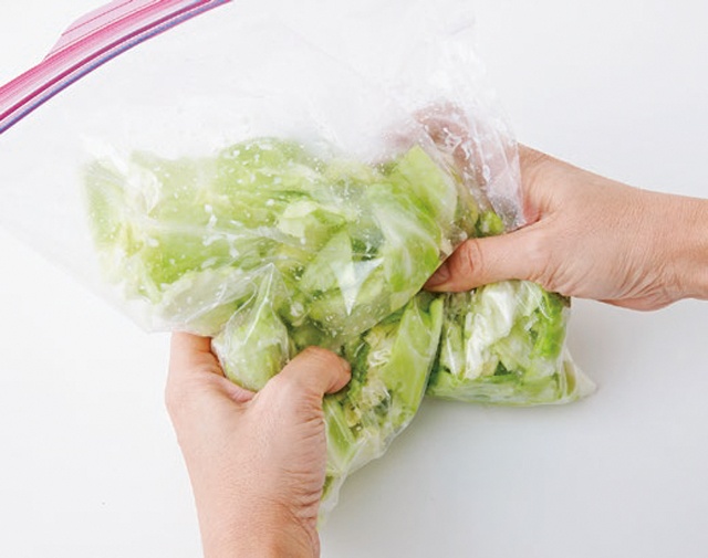 やさしい甘味が広がる！　春のキャベツのおいしさ長持ち「塩麹キャベツ」基本のレシピ（9）
