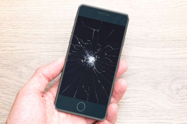画面のヒビからお金が逃げる!? 「スマホ」を使った金運アップ／シウマさんの琉球風水で金運アップ！（1）