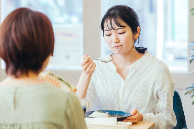 「この人なんか苦手かも」初対面での小さな違和感は心を守るサイン／あなたの「しんどい」をほぐす本（2）