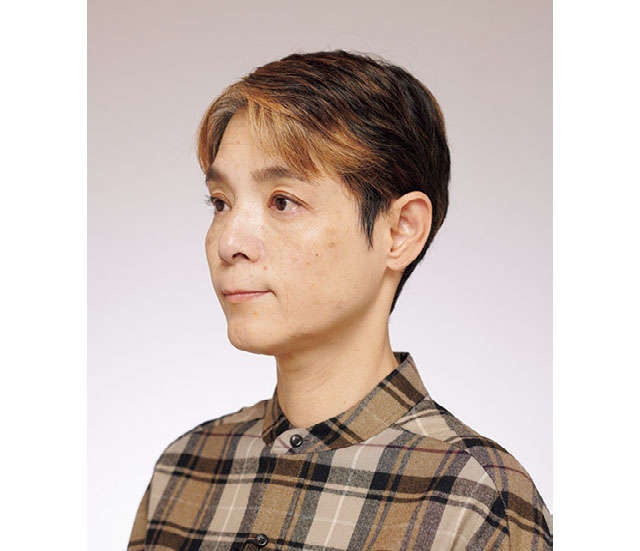 もう面倒な白髪染めはしたくない！ 美容師が指南する「流行のグレイヘアに自然に移行する方法」（14）