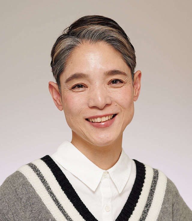もう面倒な白髪染めはしたくない！ 美容師が指南する「流行のグレイヘアに自然に移行する方法」（18）