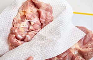 肉をパックのまま冷凍するのはNG！ ニチレイフーズの広報さんに教わる「肉の冷凍保存ルール」（1）