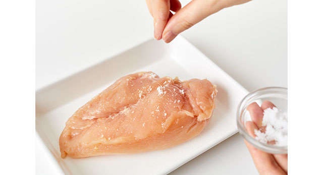 【ニチレイフーズ直伝】「鶏むね肉」の冷凍保存は「プラス調味料」がGOOD！ ベストな「解凍方法」も伝授（3）