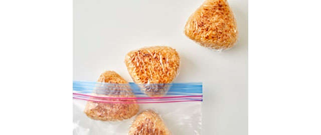 炊き立てご飯は「おにぎり」にして冷凍すると良い!? ニチレイフーズが教える「冷凍向き」な具材は？（5）
