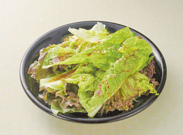 レタスがふんにゃりしないでパリッ！ 料理研究家の村上祥子さんに教わる「極上レタスサラダを作るコツ」（8）