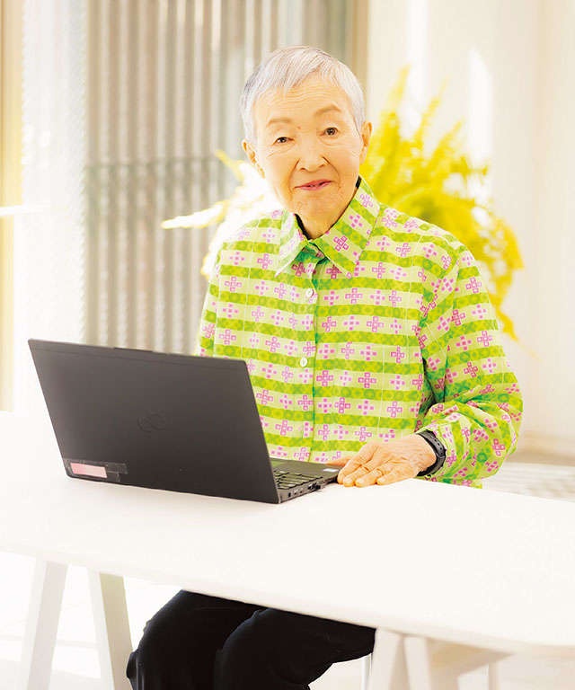 88歳のプログラマー若宮正子さんも活用「スマホを使うと世界がグン広がります」（1）