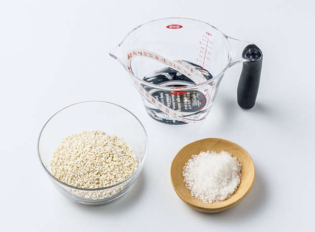 どんな料理にも塩の代わりに使えて便利！塩麹のきほんの作り方／体の内側からきれいになる 麹のレシピ（14）