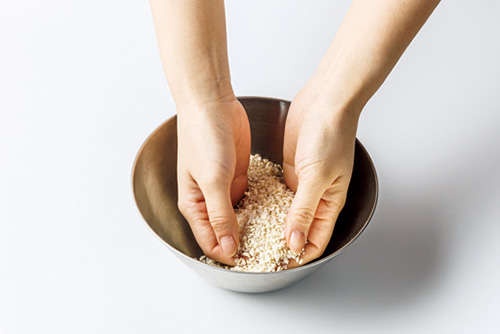 どんな料理にも塩の代わりに使えて便利！塩麹のきほんの作り方／体の内側からきれいになる 麹のレシピ（15）