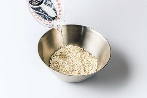 どんな料理にも塩の代わりに使えて便利！塩麹のきほんの作り方／体の内側からきれいになる 麹のレシピ（16）