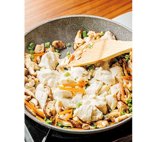 「鶏そぼろ」も「鮭のちゃんちゃん焼き」も！塩麴があれば味が決まる／体の内側からきれいになる 麹のレシピ（4）
