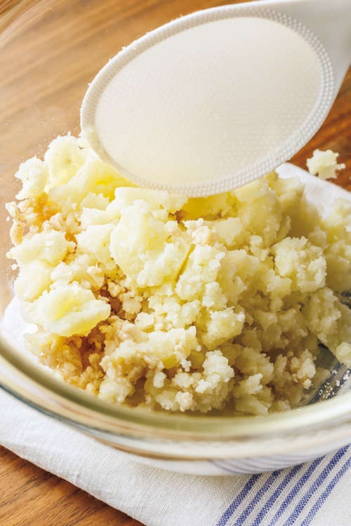 「鶏そぼろ」も「鮭のちゃんちゃん焼き」も！塩麴があれば味が決まる／体の内側からきれいになる 麹のレシピ（6）