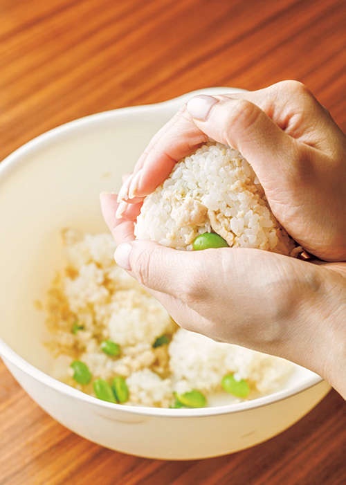 「鶏そぼろ」も「鮭のちゃんちゃん焼き」も！塩麴があれば味が決まる／体の内側からきれいになる 麹のレシピ（8）