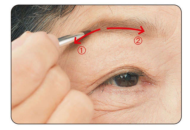 「失敗しない眉の描き方」をプロが大人世代に伝授。「描く」より「塗る」がポイント！（4）
