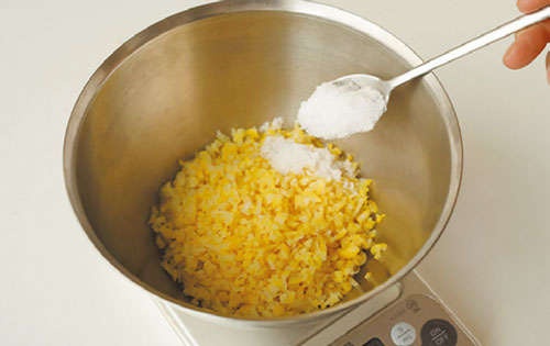 【料理研究家ワタナベマキさんに教わる】2～3個で作れるので簡単！ゆずの保存食「ゆず塩」（7）