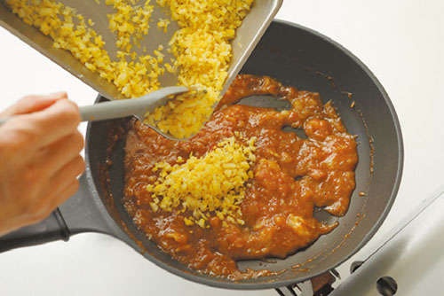 お手頃価格になってきた旬の「ゆず」で簡単保存食！料理研究家ワタナベマキさんに教わる「ゆずしょうゆ」と「ゆずみそ」（12）